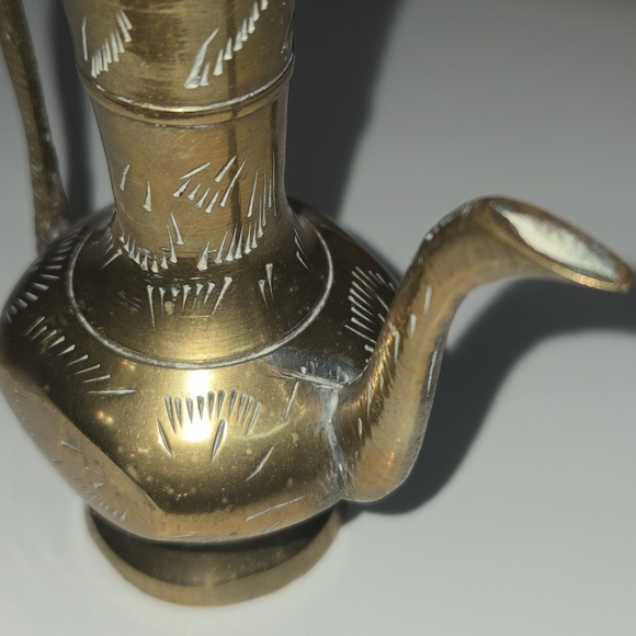Vintage Brass Genie Lamp Miniature Ewer / Teapot Decor 5” Tall – Made in India - Picture 8 of 15